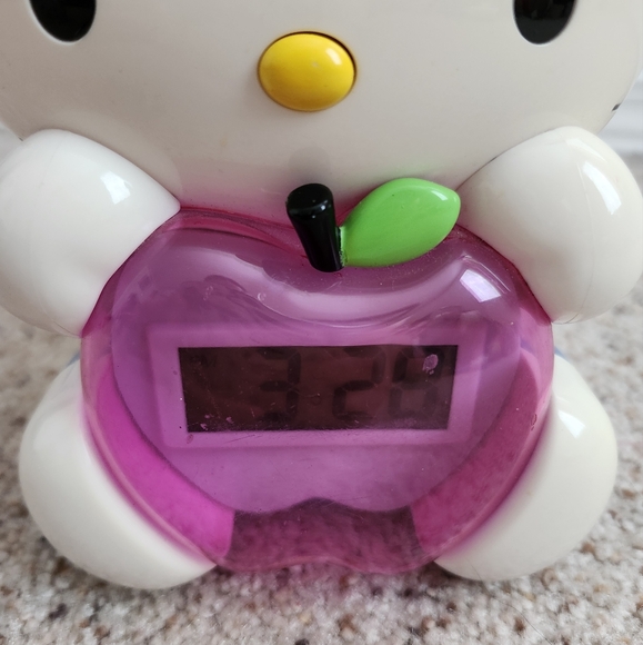 Hello Kitty digital clock - Picture 2 of 11